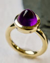 Goldring mit Amethystkegel