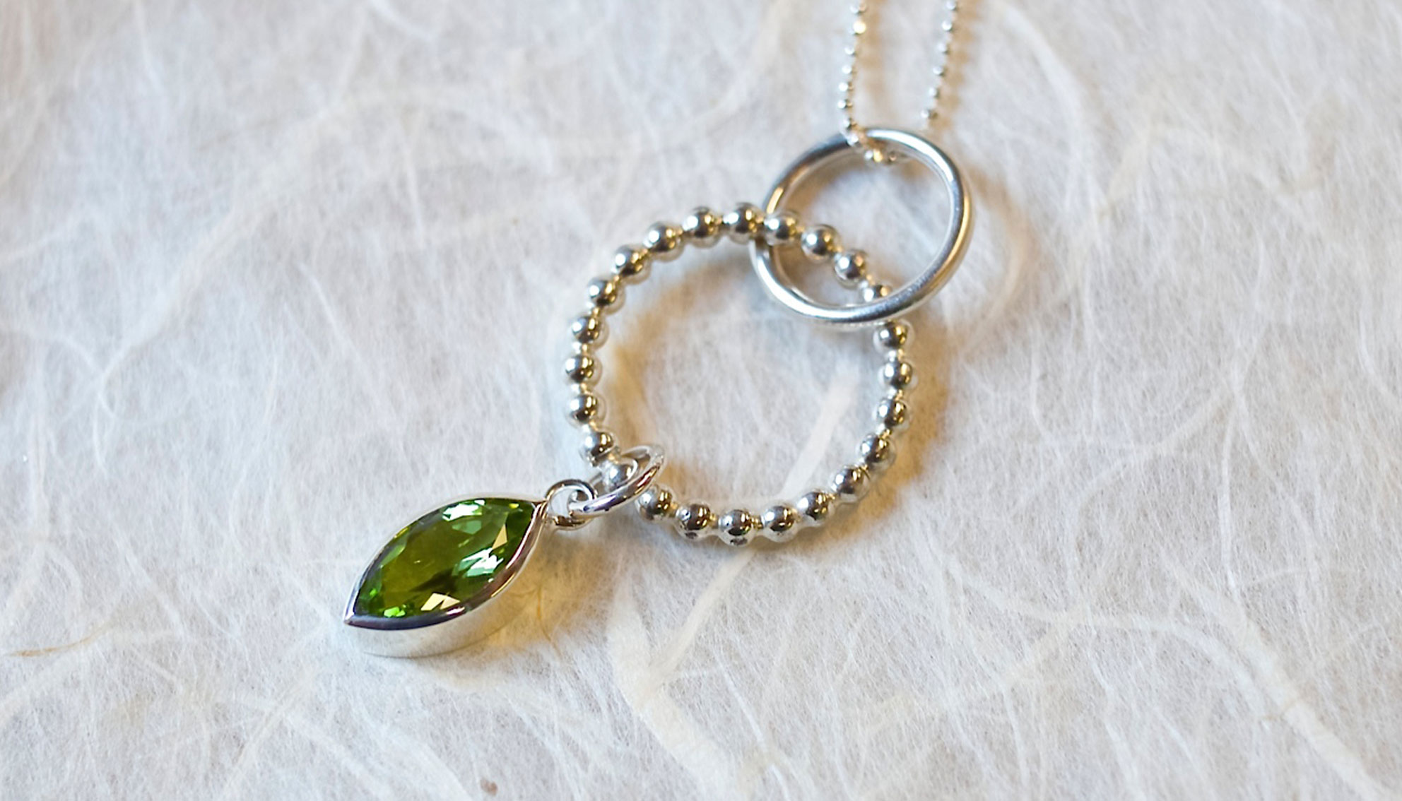 Filo Perlato mit Peridot