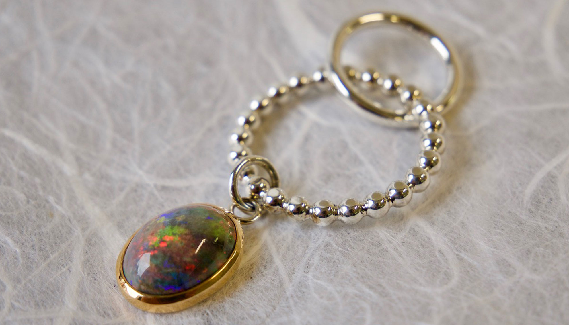 Filo Perlato mit Opal