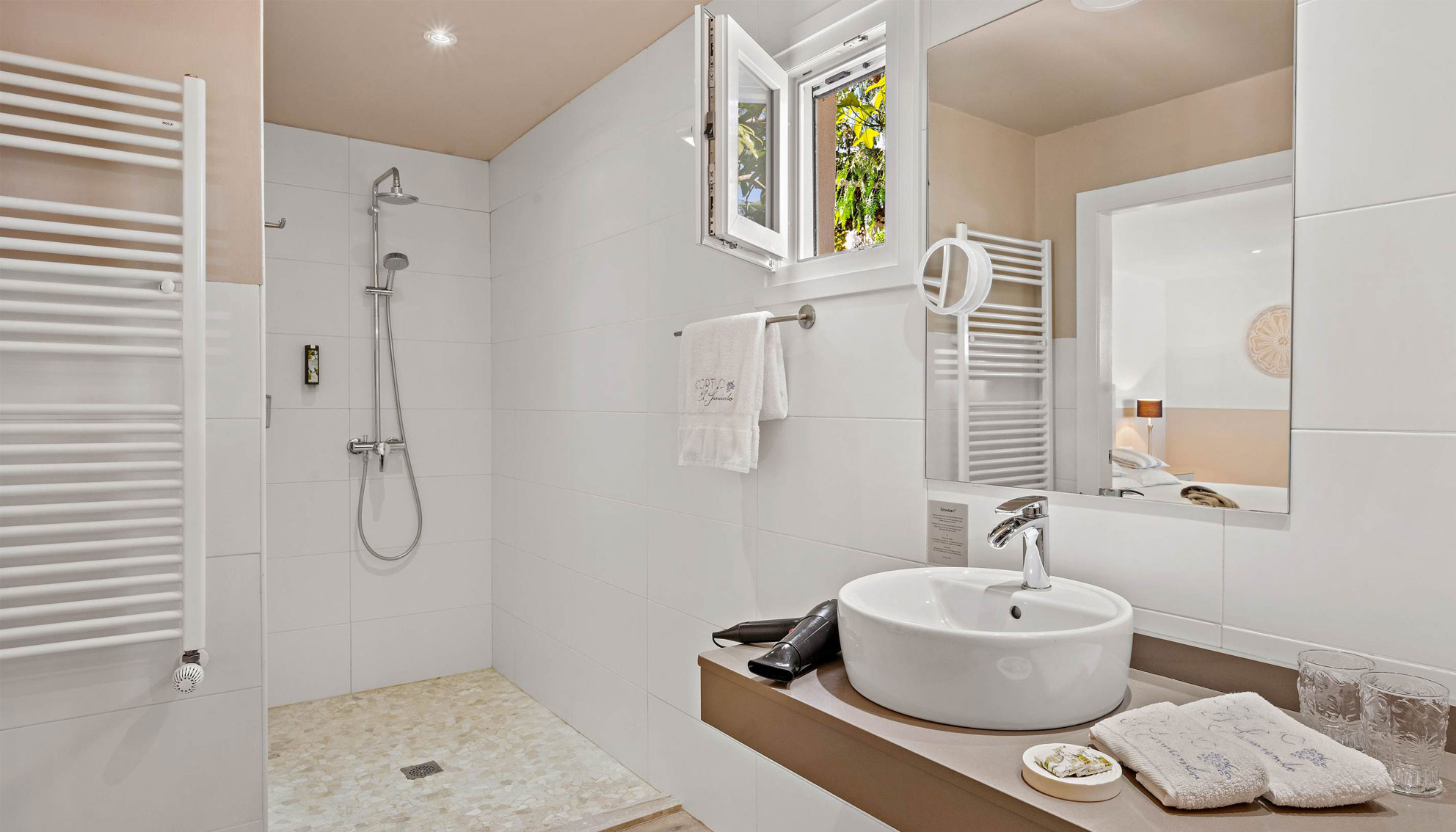 Badezimmer der Garden Suite im Cortijo El Sarmiento